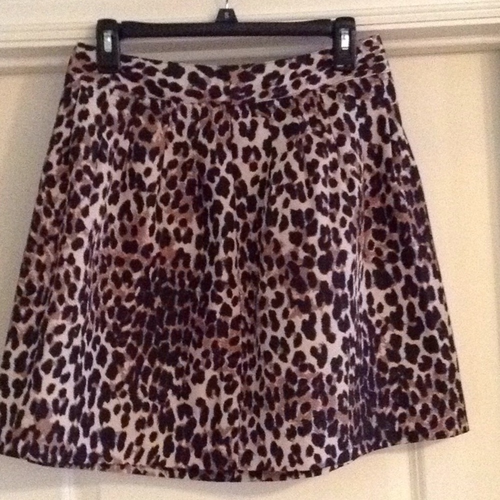 Cute leopard print mini skirt!
